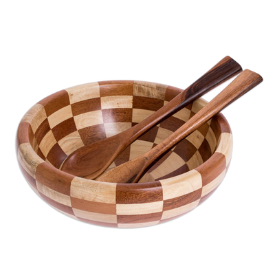 Juego de servir ensalada de caoba - Ensaladera y cucharas de madera tropical con piezas de tablero de ajedrez