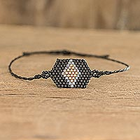 Beaded pendant bracelet, 'Black and Gold Diamond' - Black Unisex Glass Beaded Diamond Patterned Bracelet