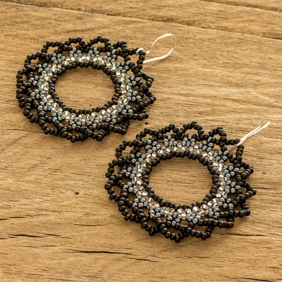Perlenohrringe - Ohrhänger aus schwarzen metallischen und klaren Perlen