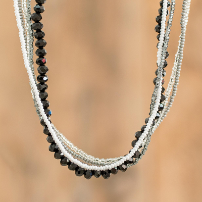 Lange Halsketten mit Glas- und Kristallperlen, 'Ethereal Fusion' (5er-Set) - Schwarz-silberne böhmische Perlenketten (5er-Set)