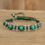 Makramee-Armband mit Perlen - Dunkelgrünes, blaugrünes und klares Makramee- und Perlenarmband