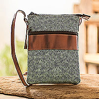 Baumwolltragetasche mit Lederakzent, „Comalapa Diamonds in Mint“ – verstellbare Umhängetasche aus Baumwolle und Leder