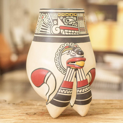 Dekorative Vase aus Terrakotta - Archäologische Nachbildung einer Terrakottavase aus Nicaragua
