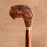 Gehstock aus Holz, „Papageienkopf“ – handgefertigter Gehstock mit Vogelmotiv