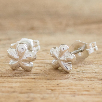 Fine silver stud earrings, 'Dainty Daisy' - Flower-Shaped Fine Silver Earrings