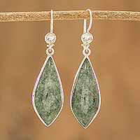 Pendientes colgantes de jade, 'Lance in Light Green' - Pendientes de jade hechos a mano en plata de ley