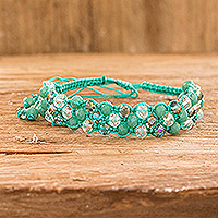 Makramee-Armband mit Perlen, 'Meer' - Handgefertigtes Makramee-Armband mit türkisfarbenen Perlen aus Costa Rica