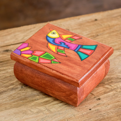 Caja Decorativa Pequeña de Madera Pintada a Mano de El Salvador - Soaring  Above