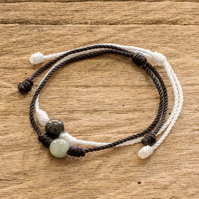 Jade-Kordel-Armbänder, (Paar) - Paar Jade-Kordelarmbänder, hergestellt in Guatemala