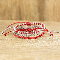 Makramee-Armbänder, „Harmonious Song in Red“ (3er-Set) – Rote und graue handgefertigte Makramee-Armbänder (3er-Set)