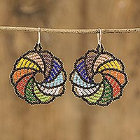 Pendientes colgantes con cuentas, 'Ruleta multicolor' - Pendientes colgantes con cuentas de vidrio coloridos hechos a mano en Guatemala