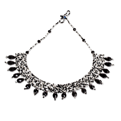 Statement-Halskette mit Perlen - Handgefertigte Statement-Halskette aus dunklen Perlen aus Guatemala