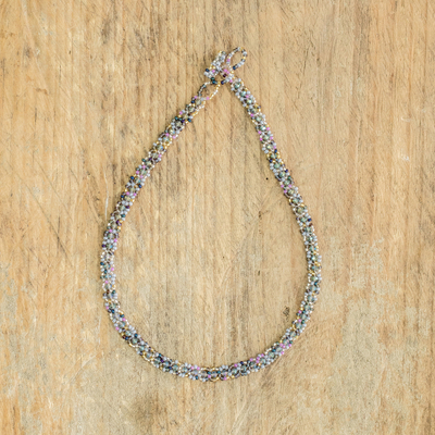 Perlenhalskette aus Glas und Kristall, „Serene Morning“. - Handgefertigte Glas- und Kristallperlenkette in Grau