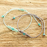 Makramee-Armbänder mit Perlen, „Art of Knots in Mint and Grey“ (Paar) - Handgefertigte Makramee-Armbänder mit Perlen (Paar)