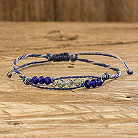 Perlen-Makramee-Armband, „Bright Tomorrow in Blue“ – Blaues und graues Perlenarmband