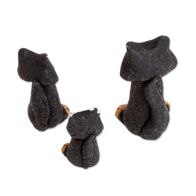 Keramikfiguren, 'schwarze Katzenfamilie' (3er-Set) - Set aus 3 handbemalten schwarzen Keramikfiguren in Katzenform