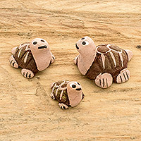 Ceramic figurines, 'Tortoise Family' (Set of 3) - Set of 3 Tortoise-shaped Hand-painted Ceramic Figurines
