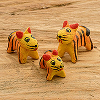 Figuritas de cerámica, 'Familia de tigres' (Set de 3) - Set de 3 Figuritas de cerámica pintadas a mano con temática de tigre