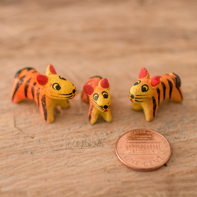 Figuras de cerámica, (juego de 3) - Juego de 3 figuras de cerámica pintadas a mano con temática de tigre.