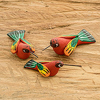 Figuritas de cerámica, 'Familia de Colibríes Rojos' (Set de 3) - Set de 3 Figuritas de Cerámica pintadas a mano con forma de Colibrí