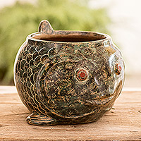 Jarrón decorativo de cerámica, 'Marine Ancestor' - Jarrón de pescado de cerámica hecho a mano con detalles pintados a mano