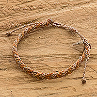 Makramee-Armband, „Mittelmeer“ – Unisex-Makramee-Armband mit Anhänger in Braun und Orange