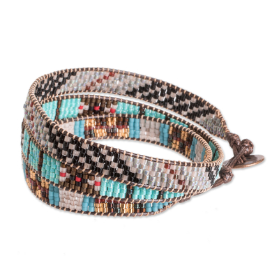 Wickelarmband aus Glasperlen - Handgefertigtes Wickelarmband aus Glasperlen mit geometrischem Design