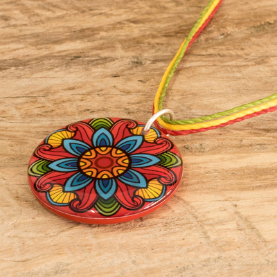 Collar colgante de resina, 'Splendid Mandala' - Collar colgante colorido de mandala de resina con nudo corredizo