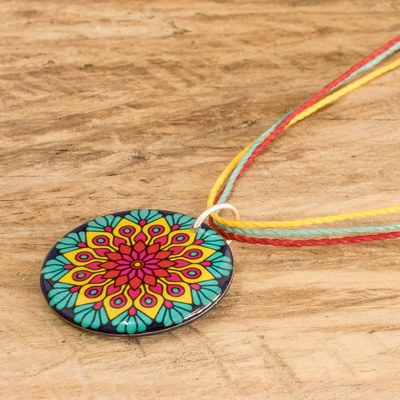 Halskette mit Anhänger aus Harz - Lebendige Mandala-Anhänger-Halskette aus Kunstharz mit verschiebbarem Knoten