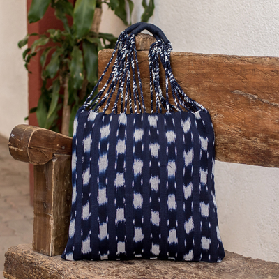 Baumwoll-Einkaufstasche „Indigo“ – handgewebte gemusterte Baumwoll-Einkaufstasche in Blau und Weiß