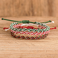 Makramee-Armbänder, „Christmas Traditions“ (3er-Set) – 3 verschiedene Makramee-Armbänder mit Weihnachtsmotiven