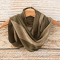 Rayon-Infinity-Schal, „Eukalyptus“ – Handgewebter gestreifter Rayon-Infinity-Schal aus Guatemala