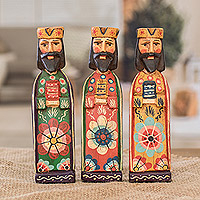 Wood statuettes, 'Three Wise Kings' (set of 3) - Set of 3 Handcrafted Religious Pinewood Statuettes