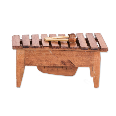 estatuilla de madera - Figura artesanal de madera de pino inspirada en un tucán de una marimba