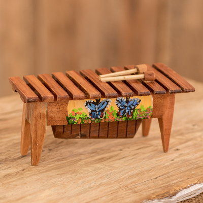 estatuilla de madera - Figurilla de madera de pino hecha a mano inspirada en mariposas de una marimba