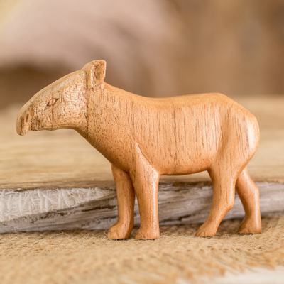 Imán de madera, 'Tapir' - Imán de cocina de tapir de madera de cedro tallado a mano de Costa Rica
