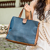 Bolso con asa con detalles de piel sintética, 'Azure Femininity' - Bolso moderno con asa con detalles de piel sintética en azul