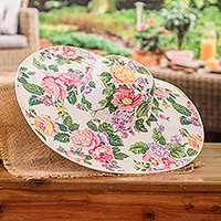 Sombrero para el sol de algodón, 'Floral World' (ala de 6 pulgadas) - Sombrero para el sol de algodón floral con ribetes de color marfil y ala de 6 pulgadas