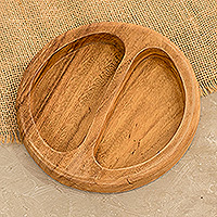 Vorspeisenplatte aus Holz, „Double Delight“ – Vorspeisenplatte aus Conacaste-Holz mit zwei Fächern