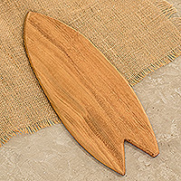 Käsebrett aus Holz, „Delicious Coasts“ – Handgefertigtes geometrisches Käsebrett aus Conacaste-Holz