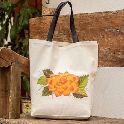 Tragetasche aus Baumwolle, 'Orange Flora' - Handbemalte Tragetasche aus Baumwolle mit orangefarbenen Blumenmotiven