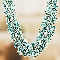 Perlen-Statement-Halskette, „Turquoise Textures“ – Handgefertigte Perlen-Statement-Halskette in Türkis, Aqua und Weiß
