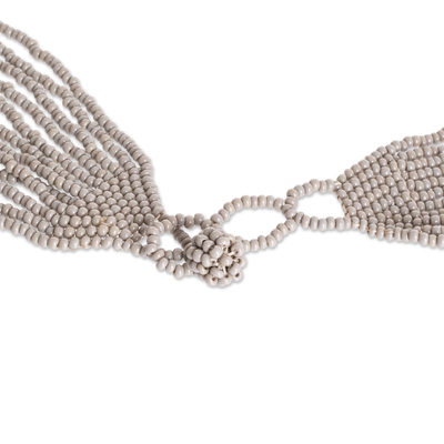 Lange, mehrreihige Perlenkette - Graue lange Perlenkette mit mehreren Strängen und bunten Motiven