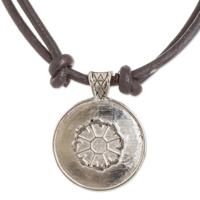 Collar colgante de níquel - Collar con colgante temático de astrología maya con signo Tz'ikin