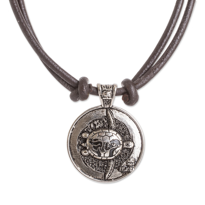 Halskette mit Nickel-Anhänger, 'Kawok-Emblem'. - Maya-Astrologie-Anhänger-Halskette mit Kawok-Zeichen