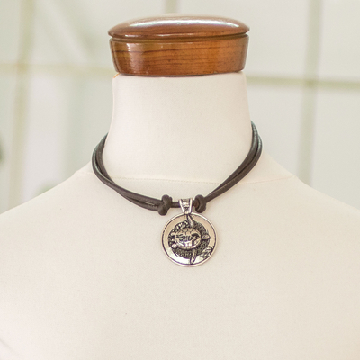 Collar colgante de níquel, 'Emblema Kawok' - Collar colgante con temática de astrología maya con signo Kawok