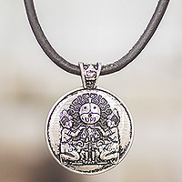 Collar colgante de níquel, 'Emblema de Ajpu' - ​​Collar colgante con temática de astrología maya con signo de Ajpu