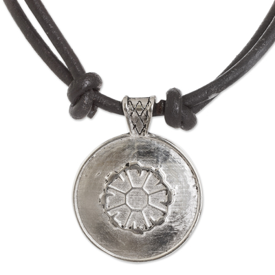 Collar colgante de níquel - Collar con colgante temático de astrología maya con signo K'at