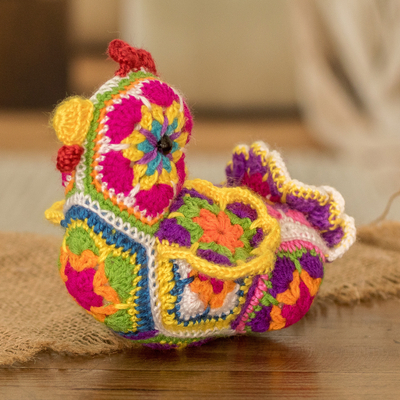 Detalle decorativo de algodón tejido a crochet. - Acento decorativo colorido de algodón tejido a crochet con forma de gallina.