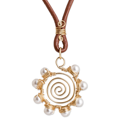 collar con colgante de perlas cultivadas - Collar con colgante con perlas cultivadas y detalles en alambre trenzado